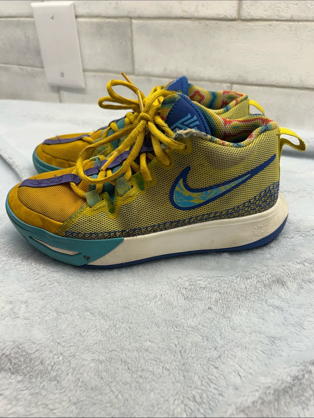 Nike Kyrie Flytrap Yellow and Blue Athletic Sneakers